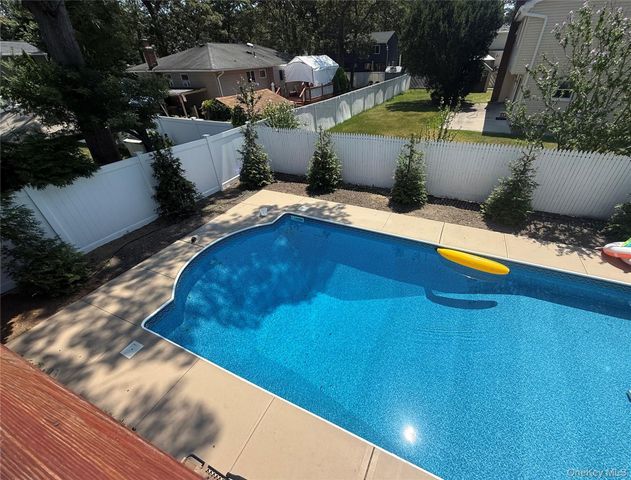 1671 Claas Avenue, Holbrook, NY 11741