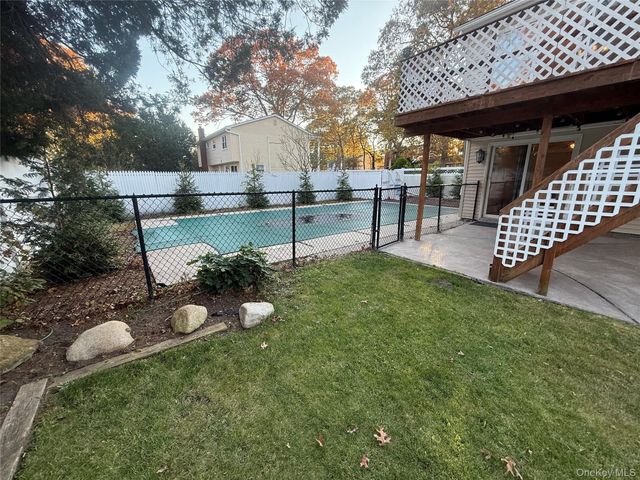 1671 Claas Avenue, Holbrook, NY 11741