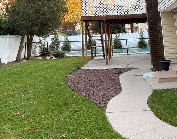 1671 Claas Avenue, Holbrook, NY 11741