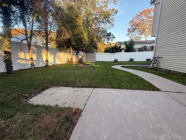 1671 Claas Avenue, Holbrook, NY 11741