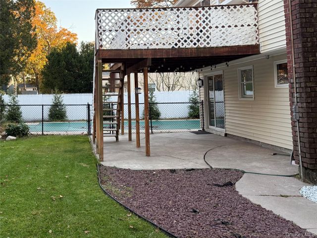 1671 Claas Avenue, Holbrook, NY 11741