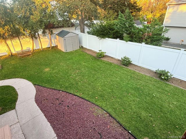 1671 Claas Avenue, Holbrook, NY 11741