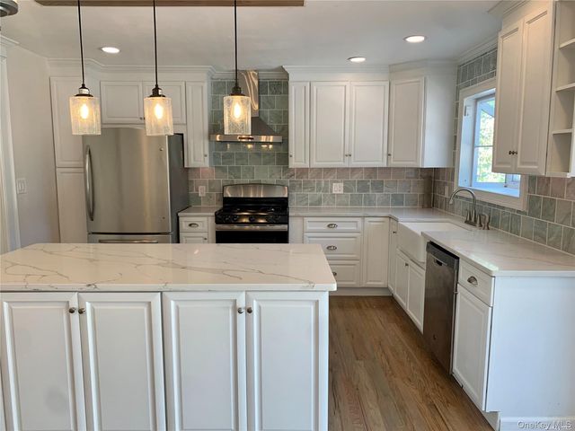 1671 Claas Avenue, Holbrook, NY 11741