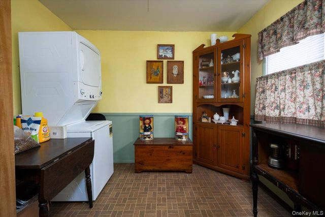 21 Cornell Street, Williston Park, NY 11596