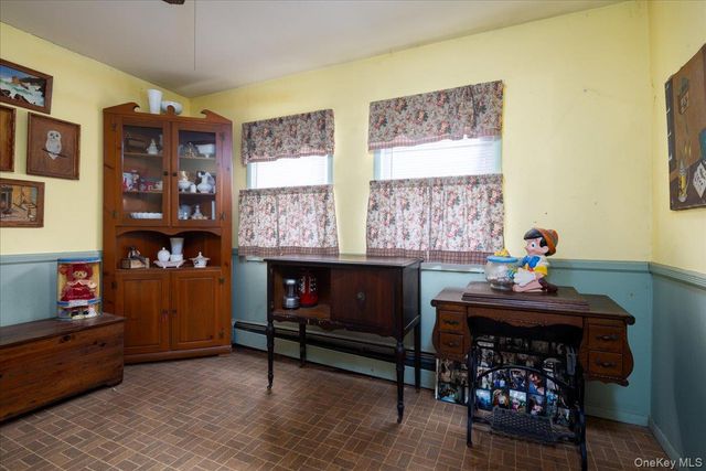 21 Cornell Street, Williston Park, NY 11596