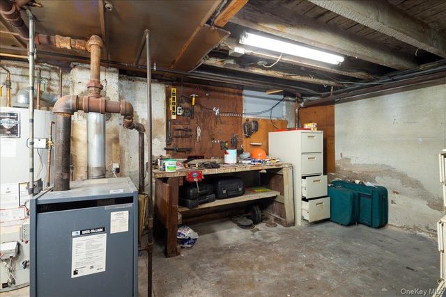 21 Cornell Street, Williston Park, NY 11596