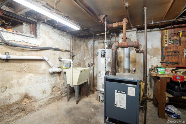 21 Cornell Street, Williston Park, NY 11596