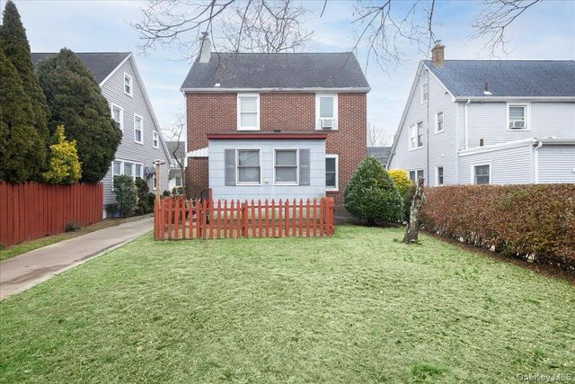 21 Cornell Street, Williston Park, NY 11596