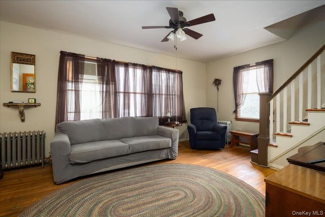 21 Cornell Street, Williston Park, NY 11596