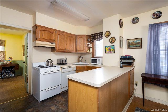 21 Cornell Street, Williston Park, NY 11596