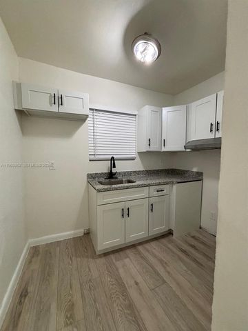 200 NW 13th St 5, Miami, FL 33136