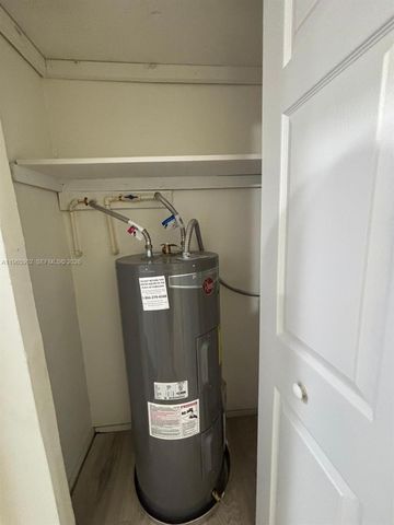 200 NW 13th St 5, Miami, FL 33136