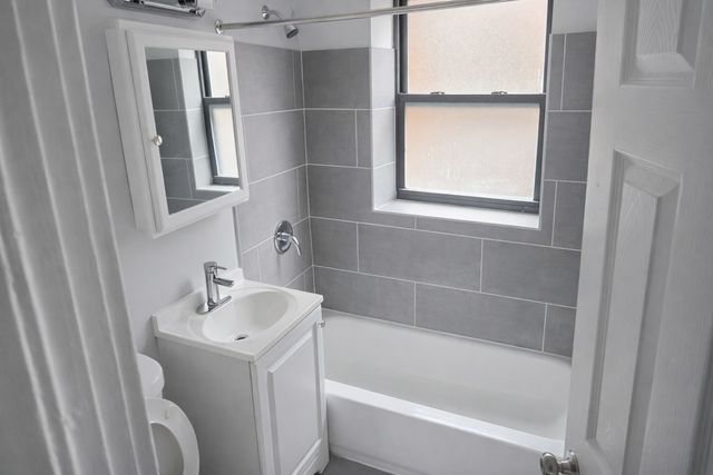 2125 E 67th Street 2E, Chicago, IL 60649