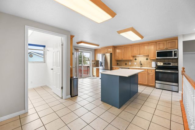 1139 E HIDDEN VALLEY DR, Sandy, UT 84094