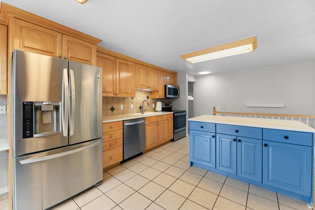 1139 E HIDDEN VALLEY DR, Sandy, UT 84094