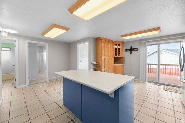 1139 E HIDDEN VALLEY DR, Sandy, UT 84094