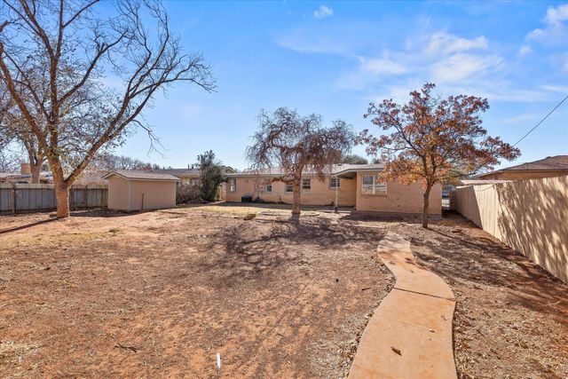 1105 E Cardwell Street, Brownfield, TX 79316