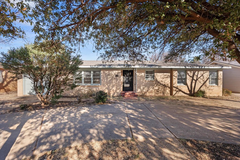 1105 E Cardwell Street, Brownfield, TX 79316