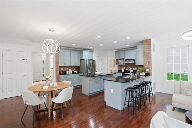 94 Castle Rocks Road, Warwick, RI 02886