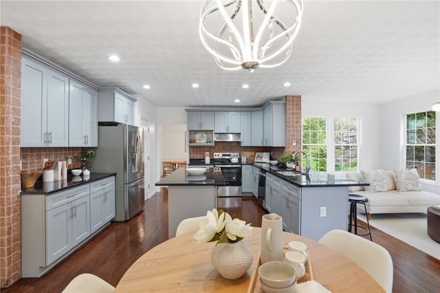 94 Castle Rocks Road, Warwick, RI 02886