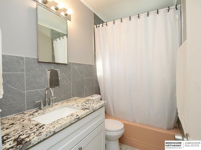 3218 N 66 Street, Omaha, NE 68104