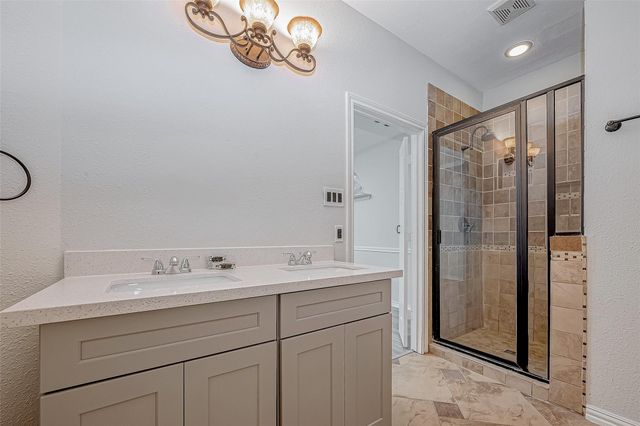 10327 Sablebrook Lane, Houston, TX 77095