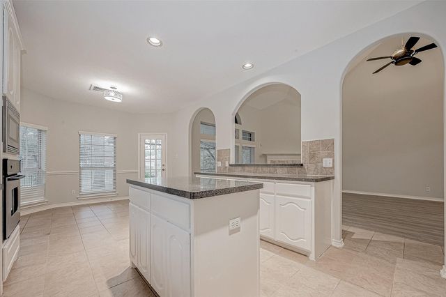 10327 Sablebrook Lane, Houston, TX 77095