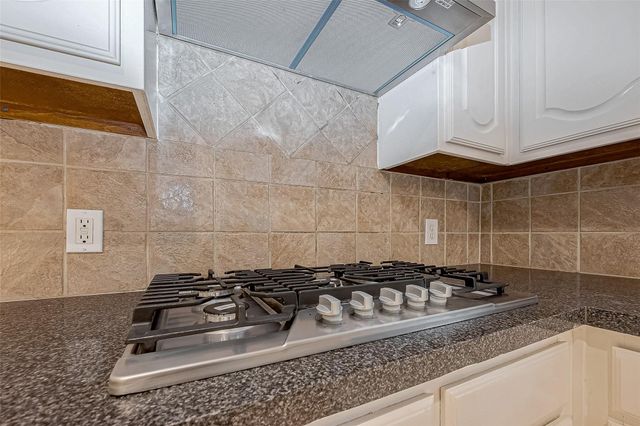 10327 Sablebrook Lane, Houston, TX 77095