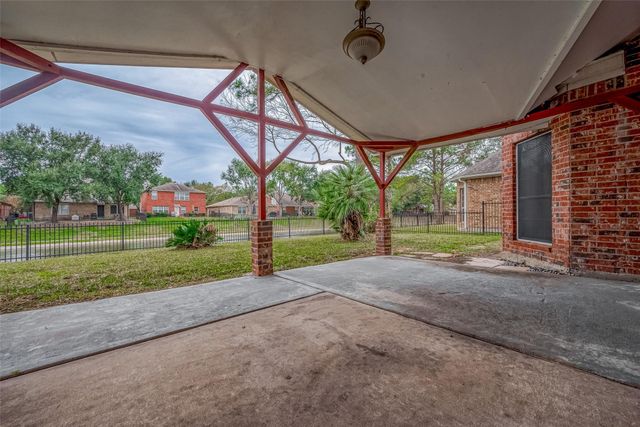 10327 Sablebrook Lane, Houston, TX 77095