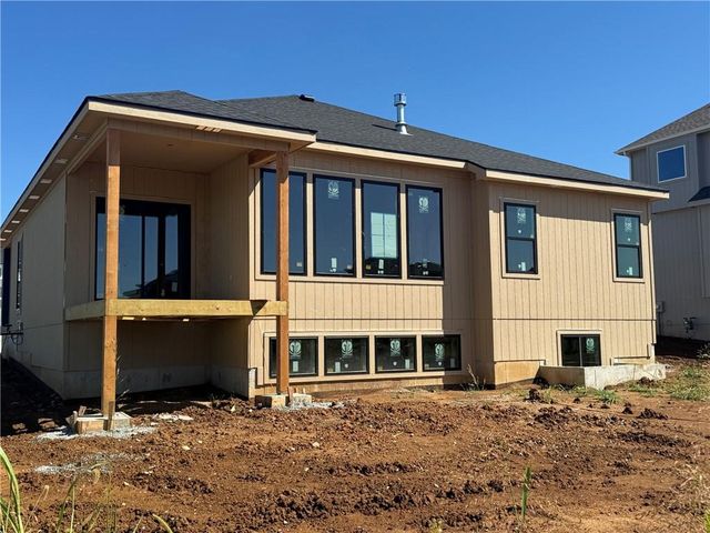 18600 Mohawk Lane, Overland Park, KS 66085