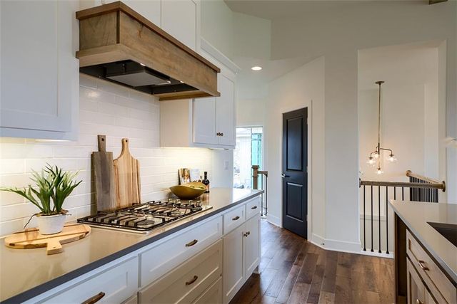 18600 Mohawk Lane, Overland Park, KS 66085
