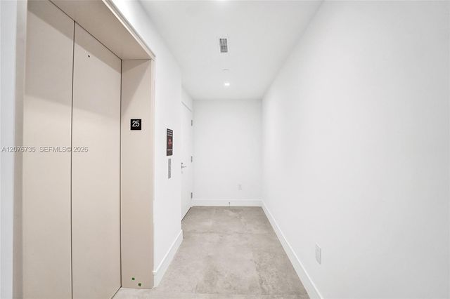 2411 Laguna Circle 2511, North Miami, FL 33181