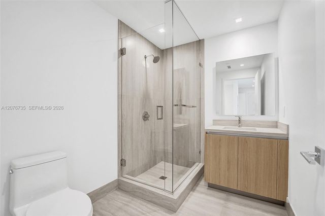 2411 Laguna Circle 2511, North Miami, FL 33181