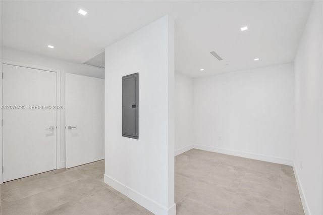 2411 Laguna Circle 2511, North Miami, FL 33181