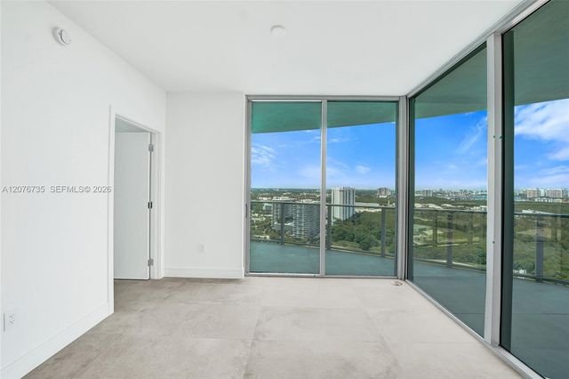 2411 Laguna Circle 2511, North Miami, FL 33181