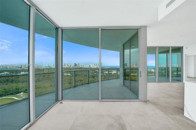 2411 Laguna Circle 2511, North Miami, FL 33181
