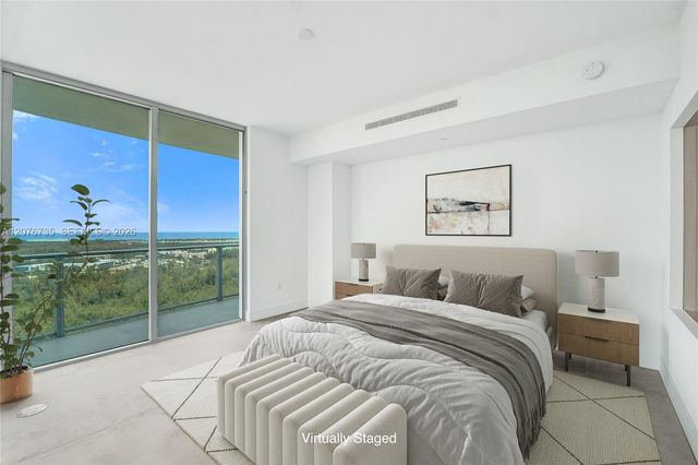 2411 Laguna Circle 2511, North Miami, FL 33181