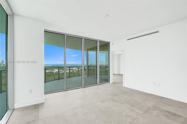 2411 Laguna Circle 2511, North Miami, FL 33181