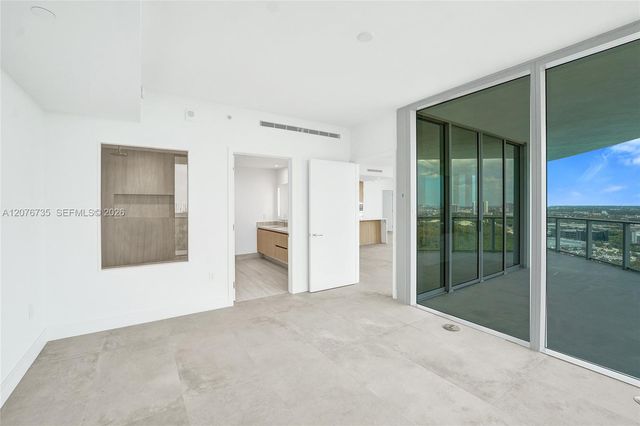 2411 Laguna Circle 2511, North Miami, FL 33181