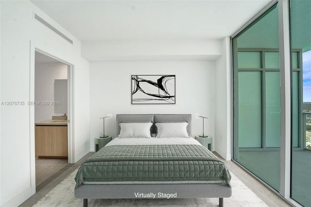2411 Laguna Circle 2511, North Miami, FL 33181