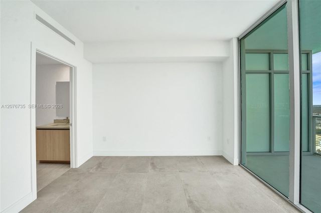 2411 Laguna Circle 2511, North Miami, FL 33181