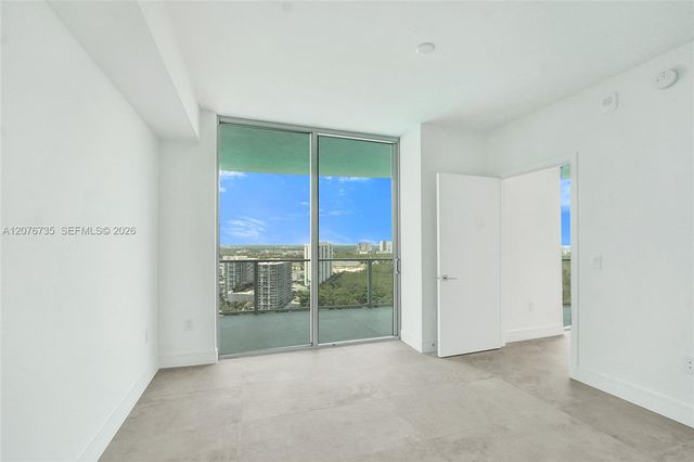 2411 Laguna Circle 2511, North Miami, FL 33181