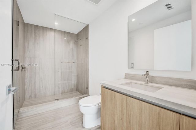 2411 Laguna Circle 2511, North Miami, FL 33181