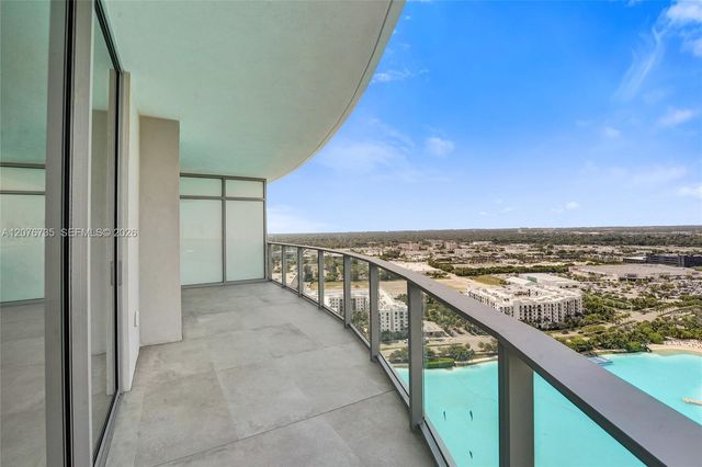 2411 Laguna Circle 2511, North Miami, FL 33181