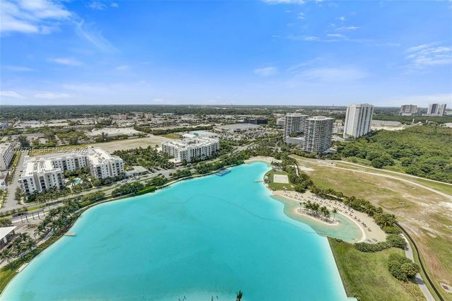 2411 Laguna Circle 2511, North Miami, FL 33181