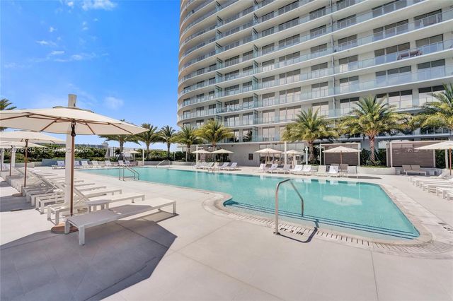 2411 Laguna Circle 2511, North Miami, FL 33181