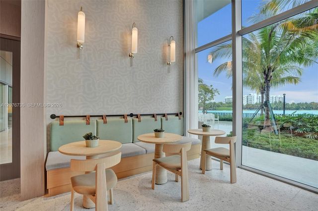 2411 Laguna Circle 2511, North Miami, FL 33181