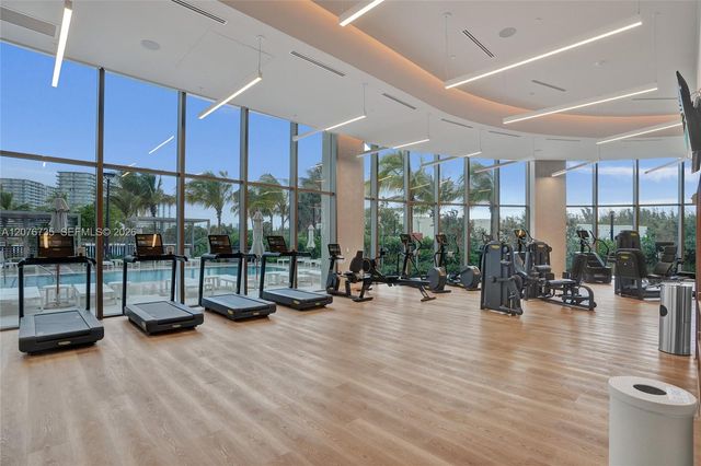 2411 Laguna Circle 2511, North Miami, FL 33181
