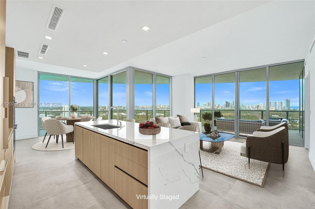 2411 Laguna Circle 2511, North Miami, FL 33181