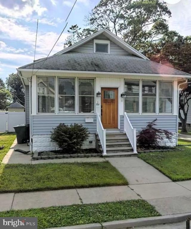 221 SYLVAN AVE, Gloucester City, NJ 08030